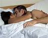 bed_kiss